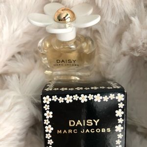 Daisy by marc Jacobs